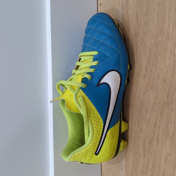 Nike Tiempo Cleats - Picture 2 of 3